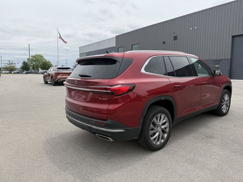 Used 2025 Buick Enclave Preferred AWD/4WD image 3