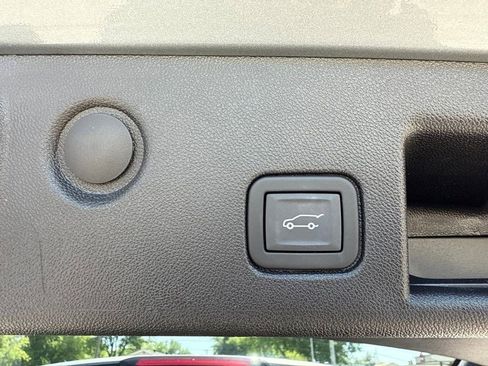 Used 2024 Chevrolet Equinox RS w/ RS Leather Package AWD/4WD image 17