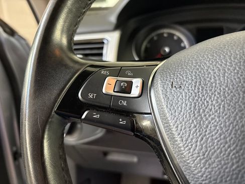 Used 2018 Volkswagen Atlas SEL AWD/4WD image 38