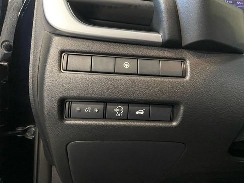 Used 2024 Nissan Rogue SV image 21