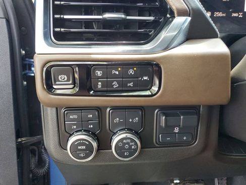 Used 2025 GMC Yukon XL Denali Ultimate AWD/4WD image 28