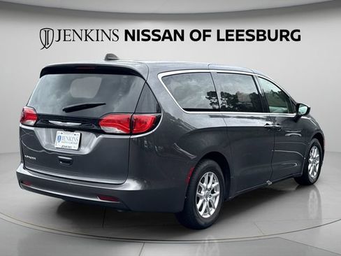 Used 2022 Chrysler Voyager LX FWD image 7