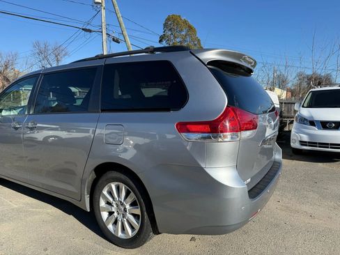 Used 2012 Toyota Sienna XLE w/ Premium Pkg AWD/4WD image 6