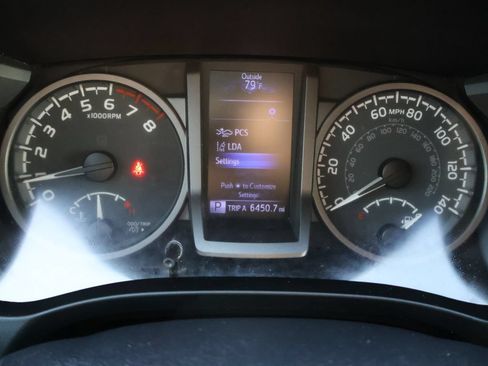 Used 2020 Toyota Tacoma TRD Off-Road AWD/4WD image 39