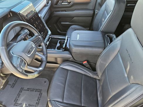 Used 2025 GMC Yukon XL Denali image 16
