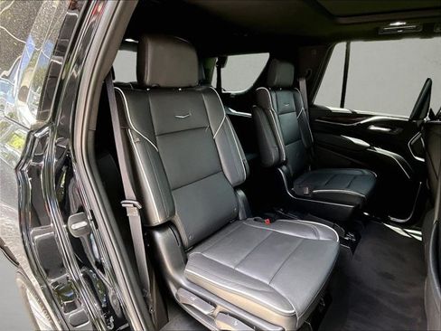 Used 2024 Cadillac Escalade Premium Luxury AWD/4WD image 27