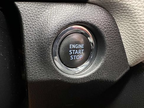 Used 2019 Toyota RAV4 Limited w/ Advanced Technology Package AWD/4WD image 21