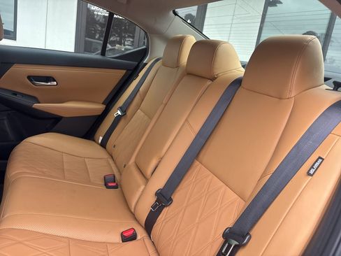 Used 2023 Nissan Sentra SV w/ SV Premium Package image 5