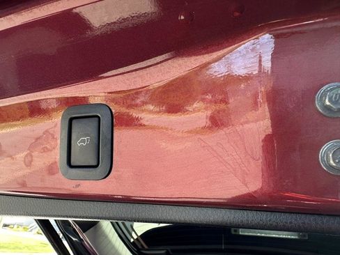 Used 2017 Toyota Highlander SE image 22