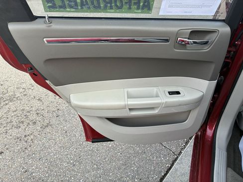 Used 2008 Chrysler 300 Touring RWD image 10