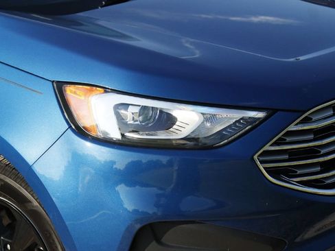 Used 2021 Ford Edge SE FWD image 2