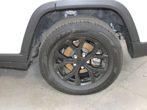 Used 2024 Jeep Grand Cherokee Altitude AWD/4WD image 55