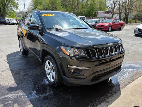 Used 2019 Jeep Compass Latitude image 1