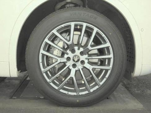 Used 2024 Maserati Grecale GT image 27