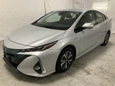 Used 2019 Toyota Prius Prime Advanced image 7