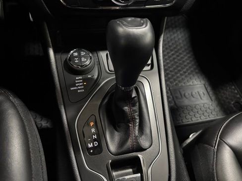 Used 2021 Jeep Cherokee Trailhawk w/ Technology Group image 11