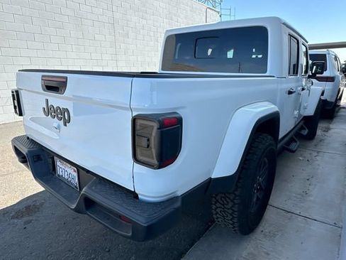 Certified 2025 Jeep Gladiator Sport AWD/4WD image 4