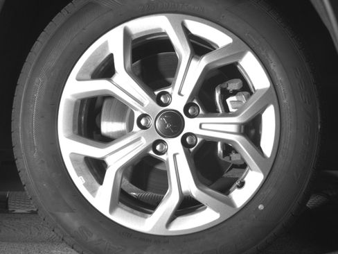 Used 2025 Jeep Compass Latitude image 13