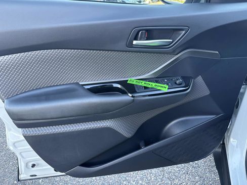 Used 2021 Toyota C-HR Limited image 17