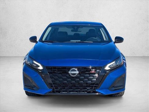 Used 2025 Nissan Altima 2.5 SR image 2