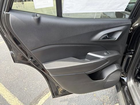 New 2026 Chevrolet Trax LT w/ Sunroof Package FWD image 24