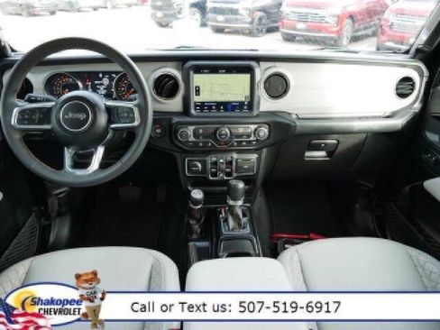 Used 2023 Jeep Gladiator Overland image 14