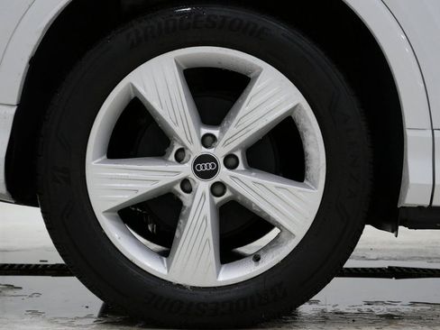 Used 2022 Audi Q4 e-tron Premium Plus image 10