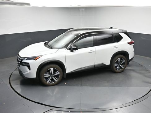 Used 2024 Nissan Rogue SL w/ SL Premium Package image 19