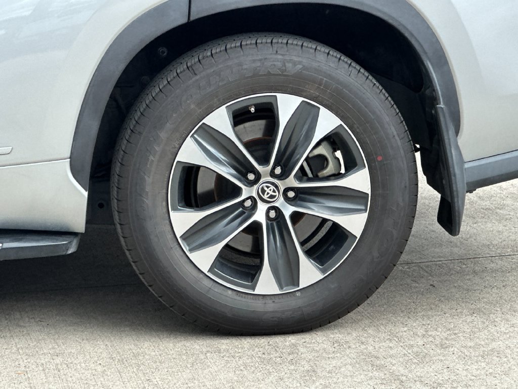 Used 2021 Toyota Highlander XLE FWD image 27