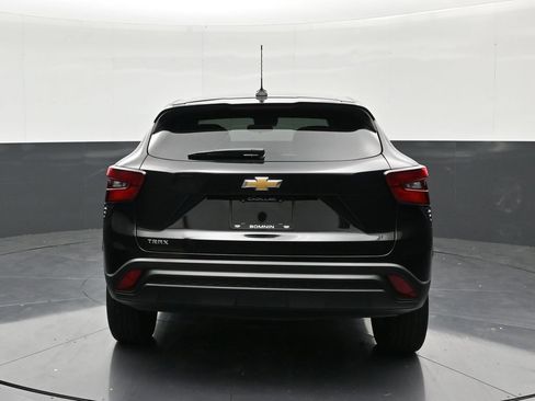 Used 2025 Chevrolet Trax LS FWD image 4
