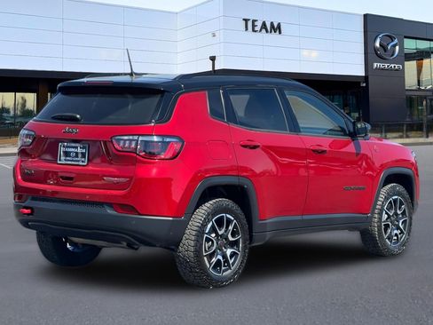 Used 2025 Jeep Compass Trailhawk AWD/4WD image 4