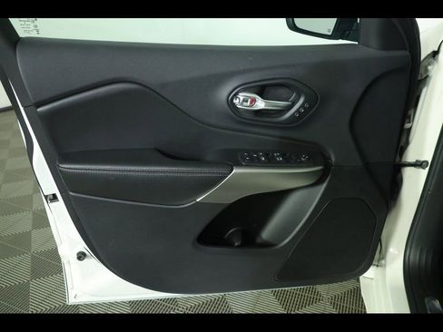 Used 2019 Jeep Cherokee High Altitude image 20