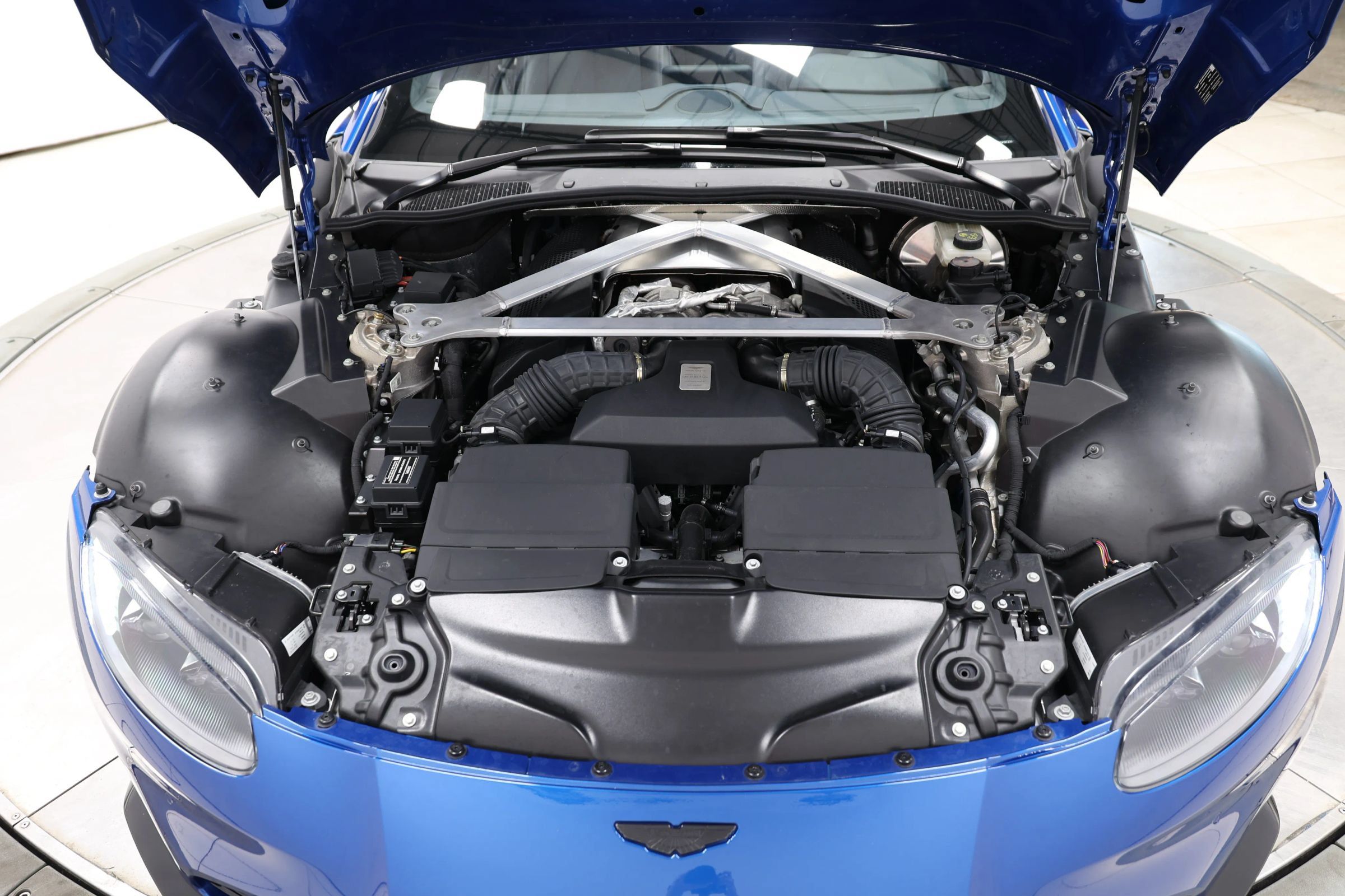 Used 2023 Aston Martin V8 Vantage Roadster RWD image 85
