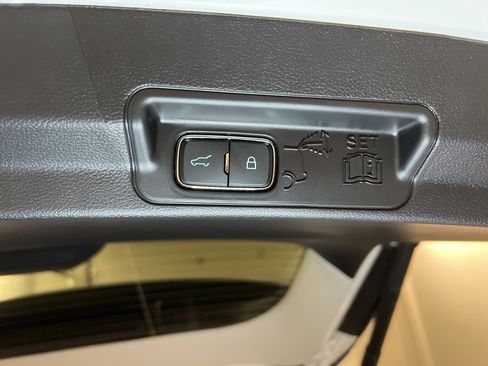 Used 2025 Ford Explorer Active w/ Active Comfort Package image 32