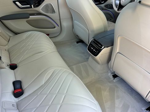 Used 2022 Mercedes-Benz EQS 580 4MATIC Sedan image 34