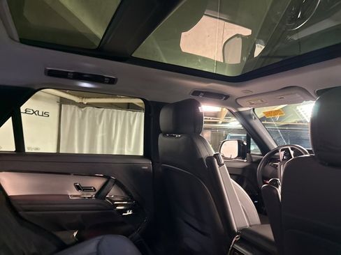 Used 2024 Land Rover Range Rover Sport SE image 9