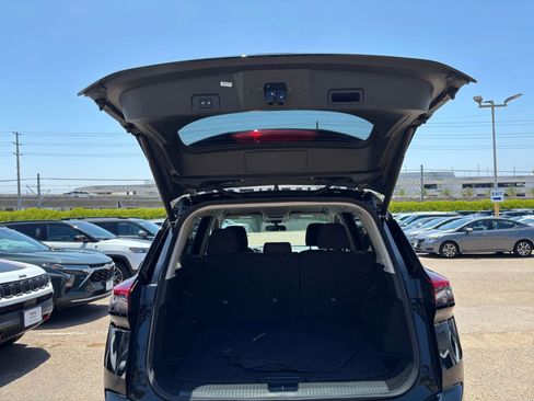 Used 2025 Nissan Rogue SV FWD image 33