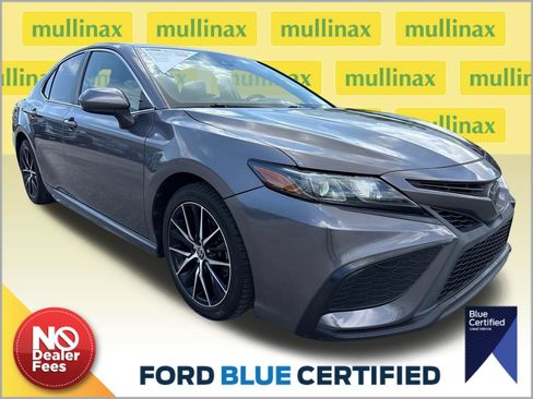 Used 2021 Toyota Camry SE FWD image 1