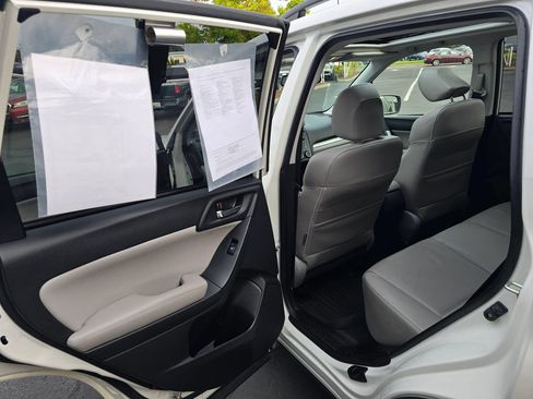 Used 2014 Subaru Forester 2.5i Limited AWD/4WD image 9