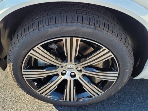 Certified 2025 Volvo XC90 T8 Plus w/ Protection Package Premier image 16