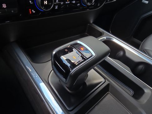 Used 2025 Chevrolet Silverado 1500 LTZ image 30