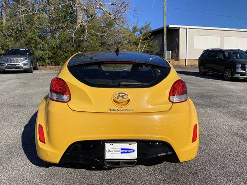 Used 2012 Hyundai Veloster w/ Style Pkg image 6