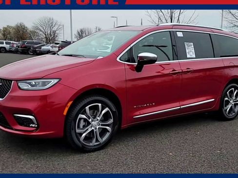 New 2026 Chrysler Pacifica Pinnacle w/ Trailer Tow Group AWD/4WD image 4