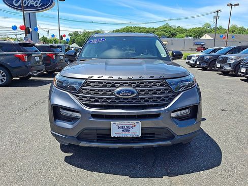 Certified 2023 Ford Explorer XLT w/ Equipment Group 202A AWD/4WD image 3