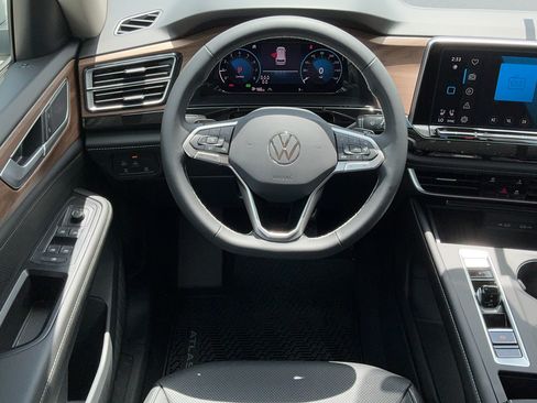 New 2026 Volkswagen Atlas SE FWD image 13