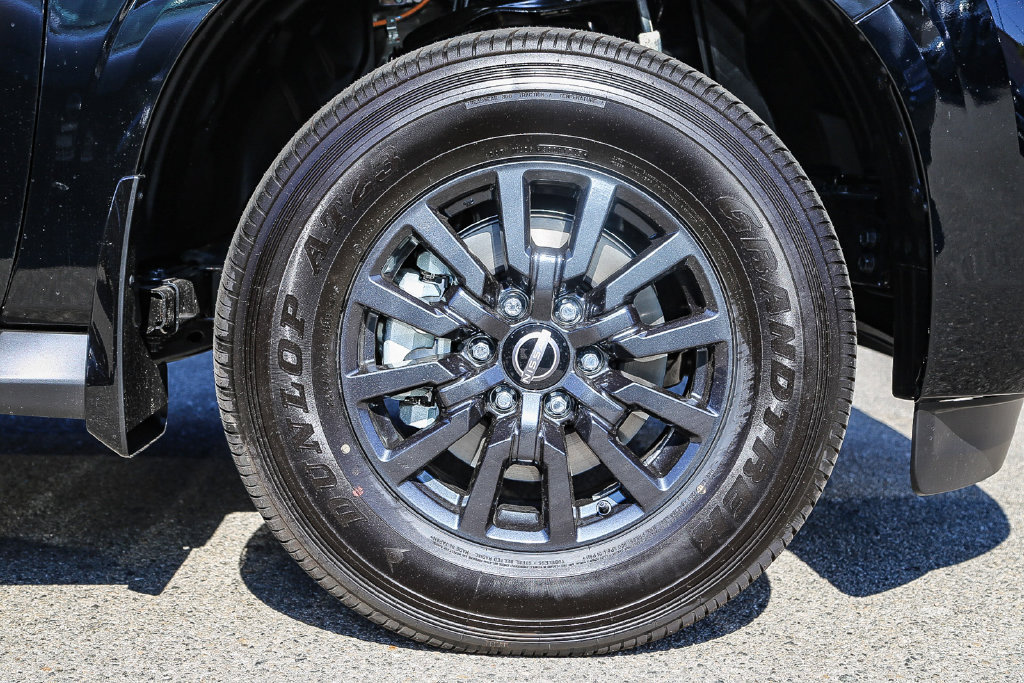 Used 2025 Nissan Armada SV AWD/4WD image 10
