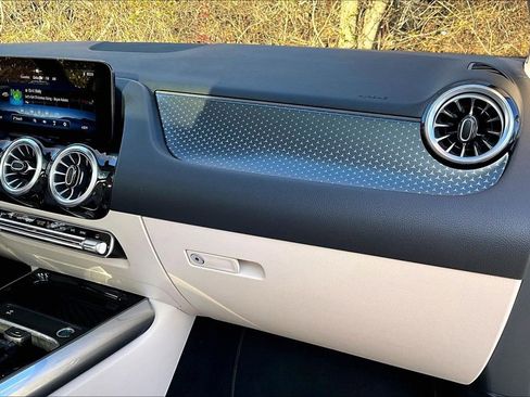 Used 2026 Mercedes-Benz GLA 250 4MATIC image 16