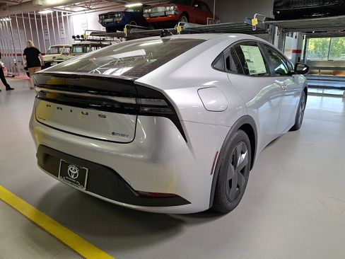New 2026 Toyota Prius Plug-In Hybrid FWD image 4