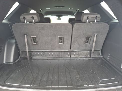 Used 2023 Chevrolet Traverse LT image 8