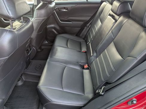 Used 2022 Toyota RAV4 XLE Premium image 16